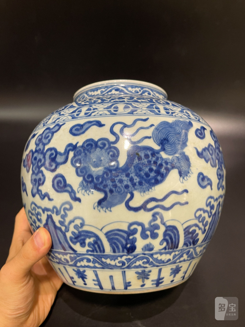 明万历 青花江崖海水瑞兽纹罐 - 图7